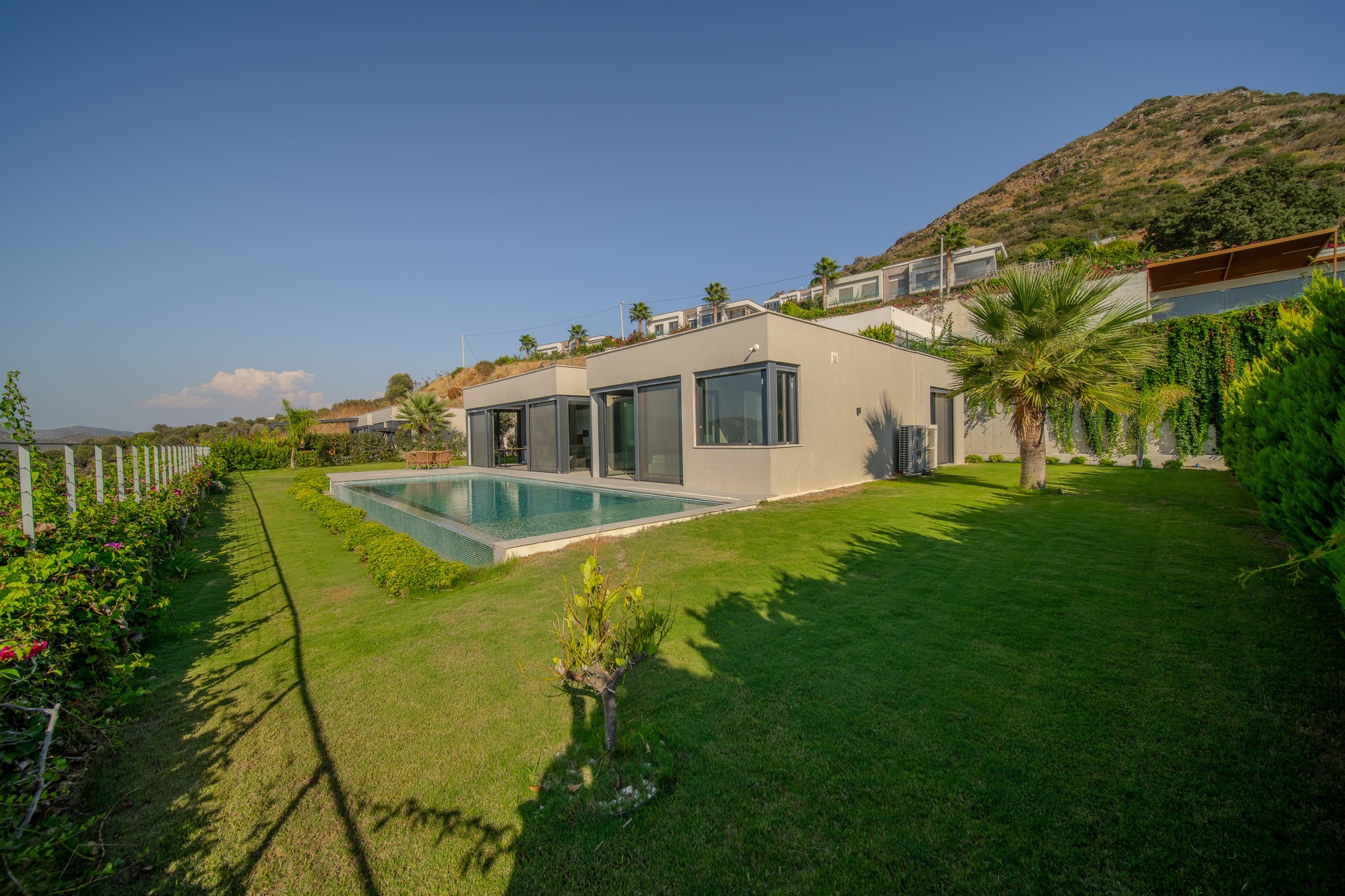 Adalar ve Marina Manzaralı Tek Katlı Villa